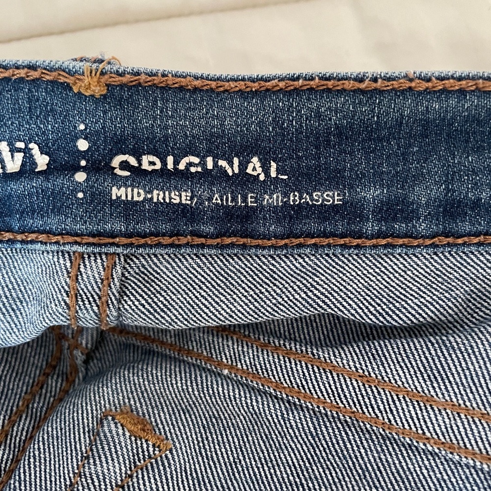 Old Navy mid rise jeans size 2 short.